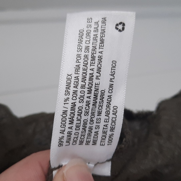 New Day olive green size XL top, 3/4 inch sleeves, button closure in back. - Picture 4 of 5